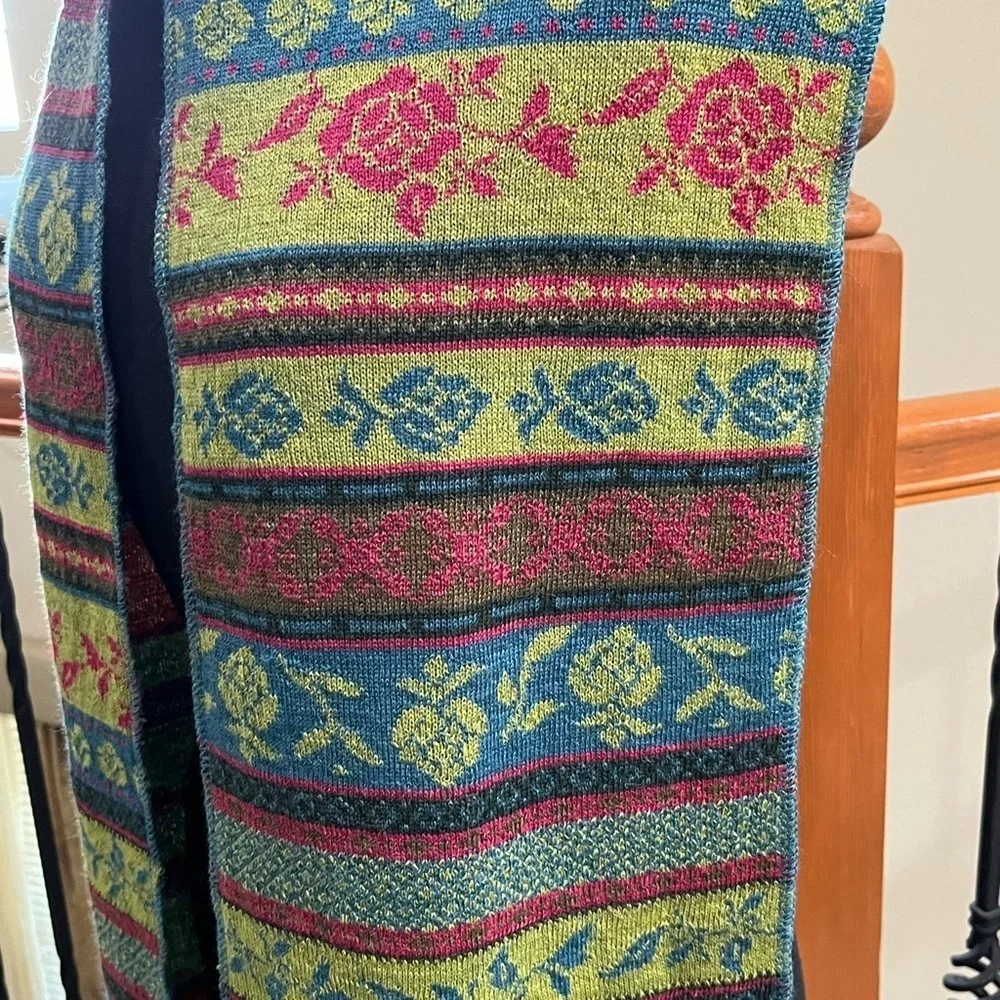 Flomax FAIR ISLE VIRGIN WOOL, MULTICOLORED FLORAL, MADE IN GERMANY SCARF: